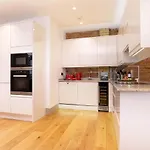 Amazing 2Bedrooms Apartments - Wells Mews